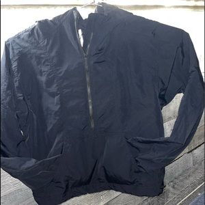 Lululemon crop 1/2 zip. Perfection. I don’t wear crops but I wish this one fit.